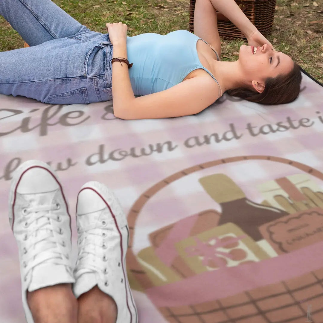Outdoor picnic blanket pink with picnic graphic